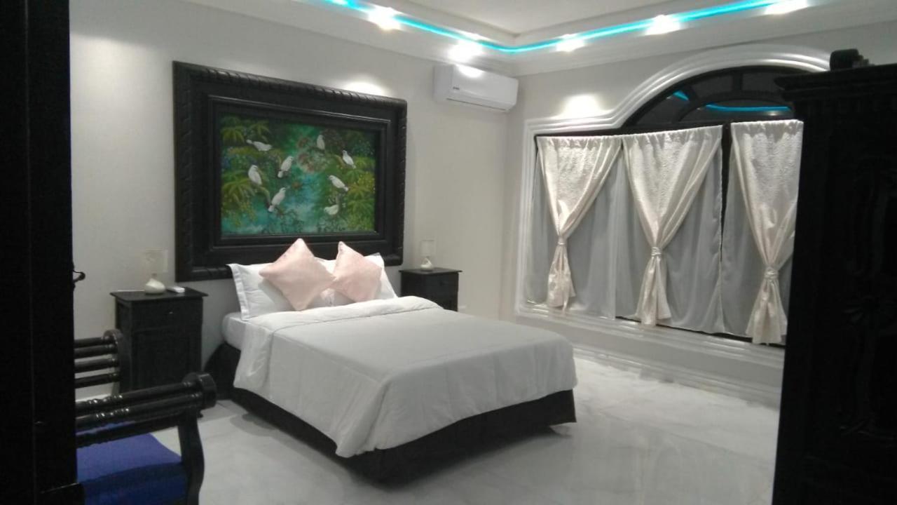 Hotel Villa Antigua Сан-Сальвадор Экстерьер фото