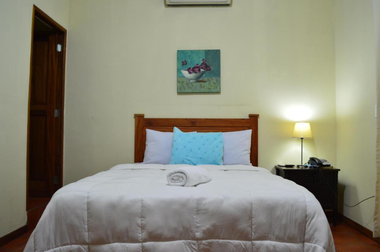 Hotel Villa Antigua Сан-Сальвадор Экстерьер фото